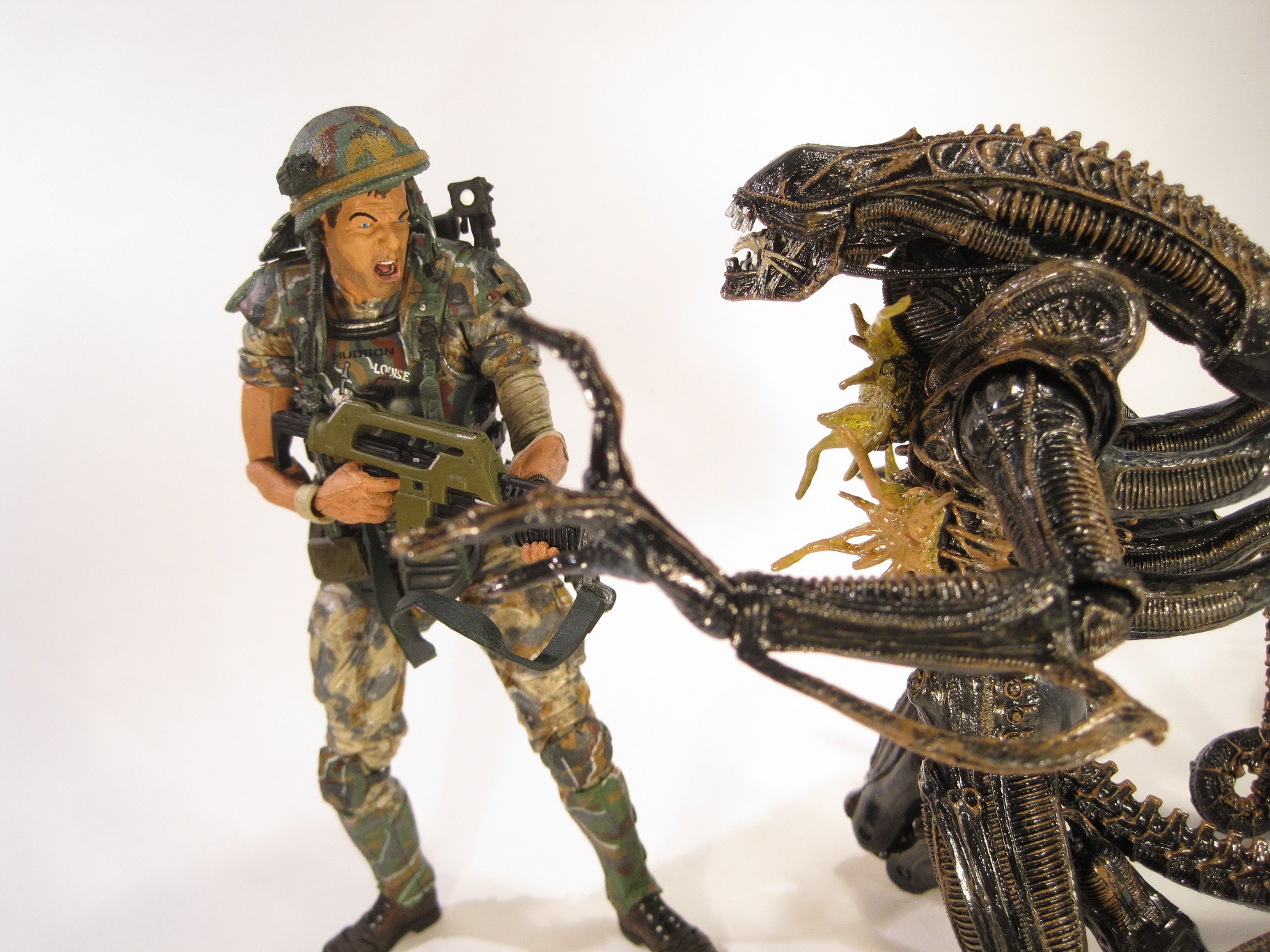 7" Scale 2-pack Corporal Hicks vs Battle Damaged Xenomorph Warrior NECA Aliens