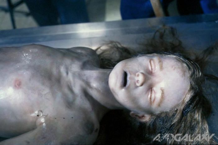 Cast moulds of Carrie Henn were found from Aliens and used in the morgue scene.