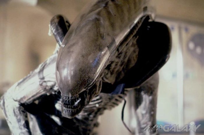 Tom Woodruff in the Alien costume.